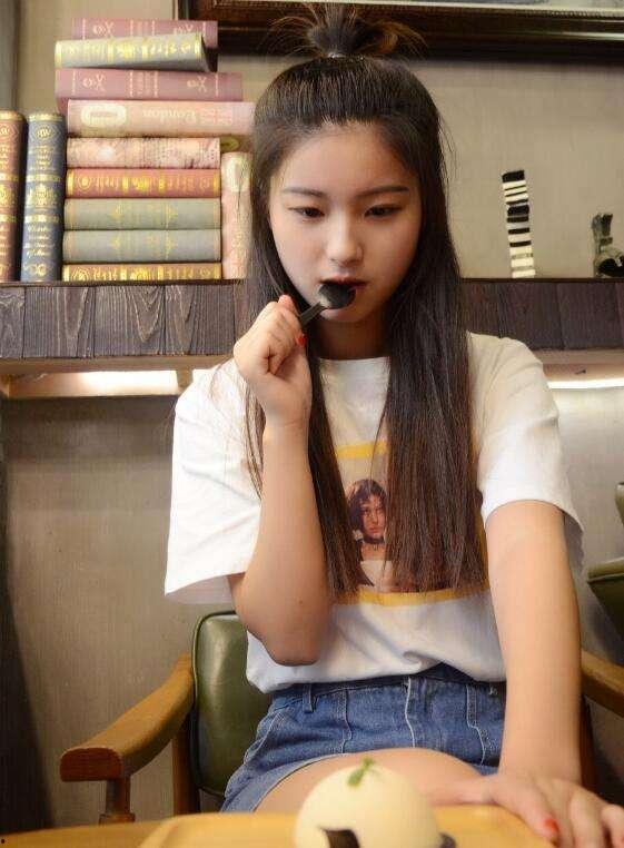娱乐吃瓜酱小姐姐是谁啊,揭秘网络红人的魅力与影响力