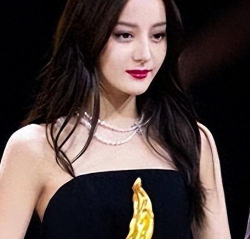 娱乐圈吃瓜迪丽热巴是谁,娱乐圈吃瓜界的焦点人物