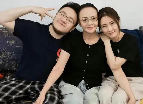 八卦吃瓜娱乐博主视频,吃瓜博主视频背后的娱乐风云